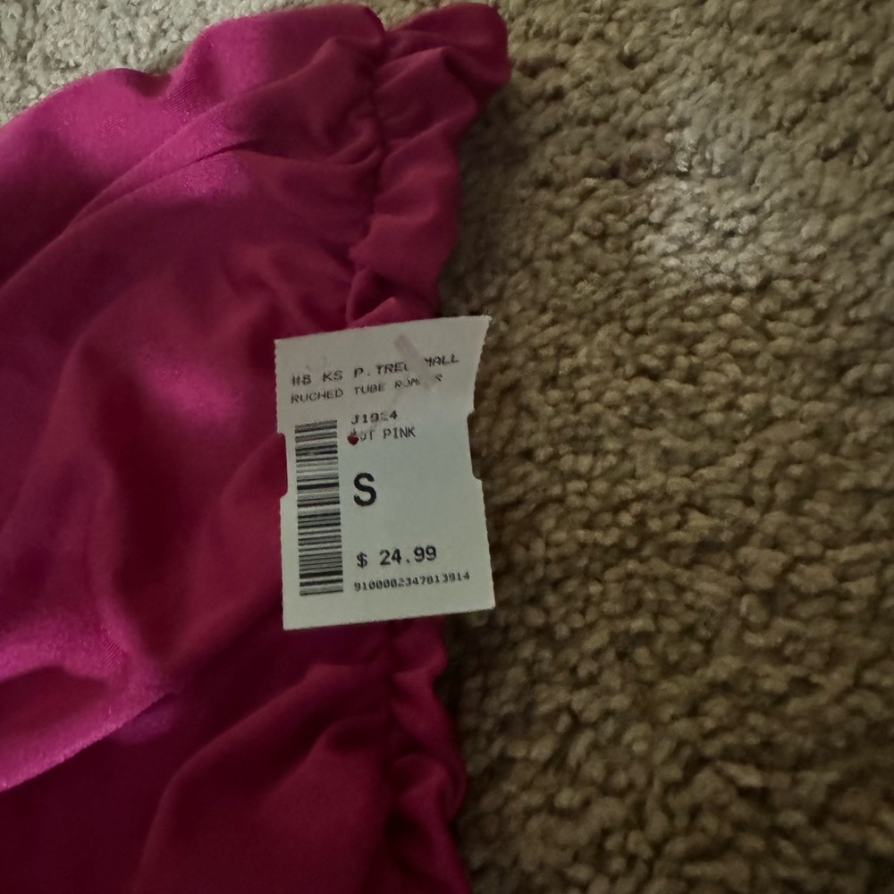 PINK SCRUNCH SHORTS ROMPER SIZE S - Picture 2 of 2